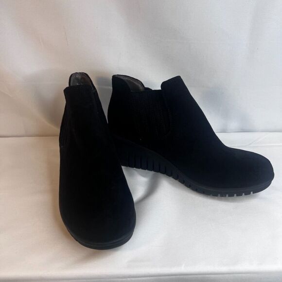 Sofft Euro Soft Black Joslyn Pull On Ankle Bootie Chunky Wedge Size 8M - Picture 7 of 10
